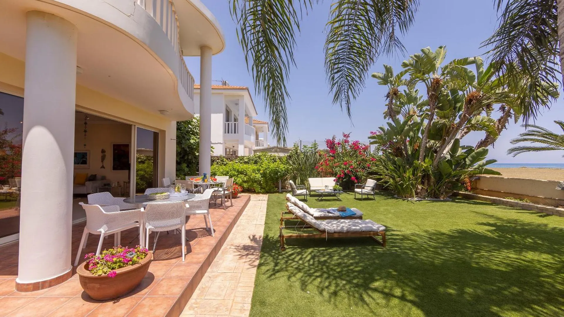 Chelidonia Larnaca Seafront Villa Meneou