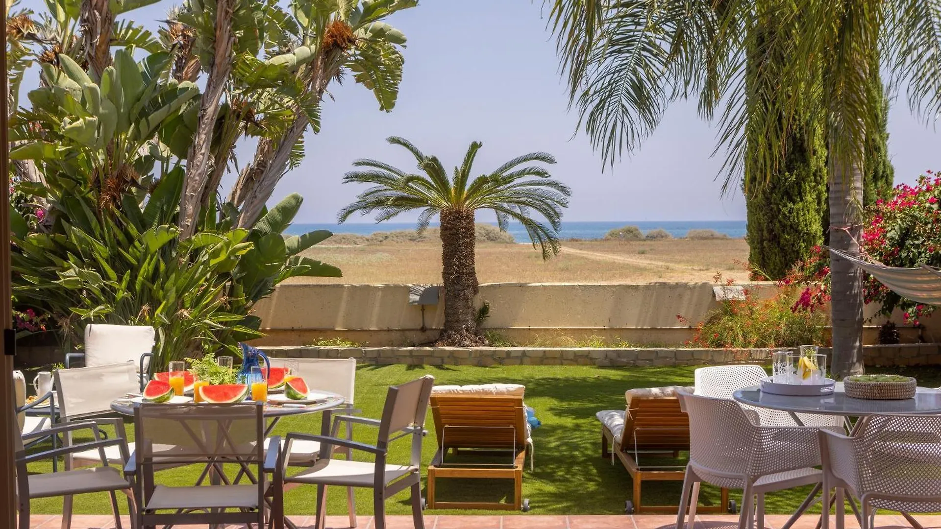 Chelidonia Larnaca Seafront Villa Meneou