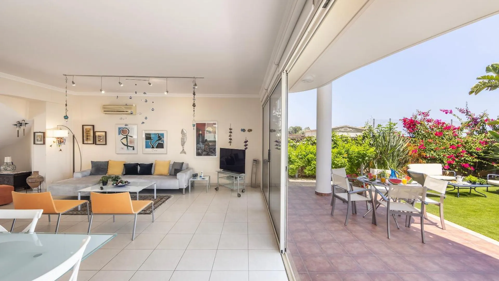 Chelidonia Larnaca Seafront Villa Meneou